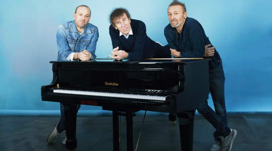 Alain Souchon accompagné par Ours et Pierre Souchon