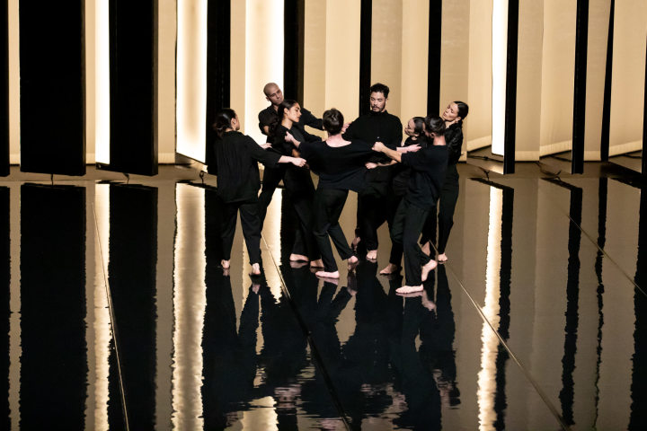 Les yeux fermés
